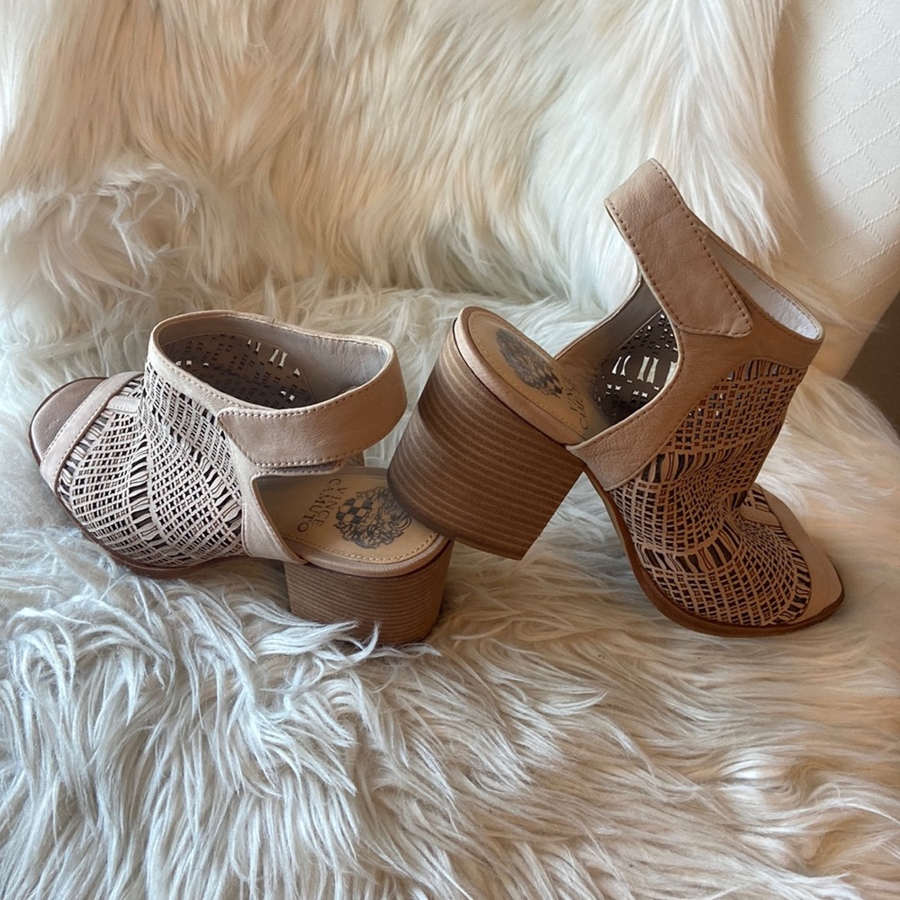 Vince Camuto block heel. Size 8.5. Cream/tan color.